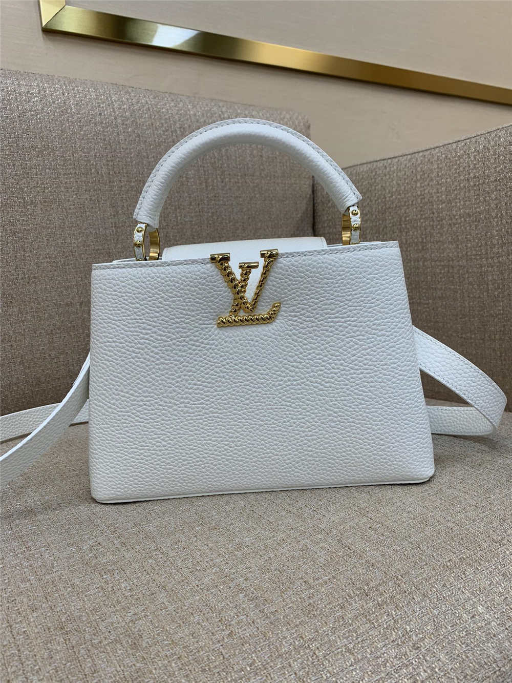 Louis Vuitton M24673 Capucines size:27x 18 x 9cm 2025 new 